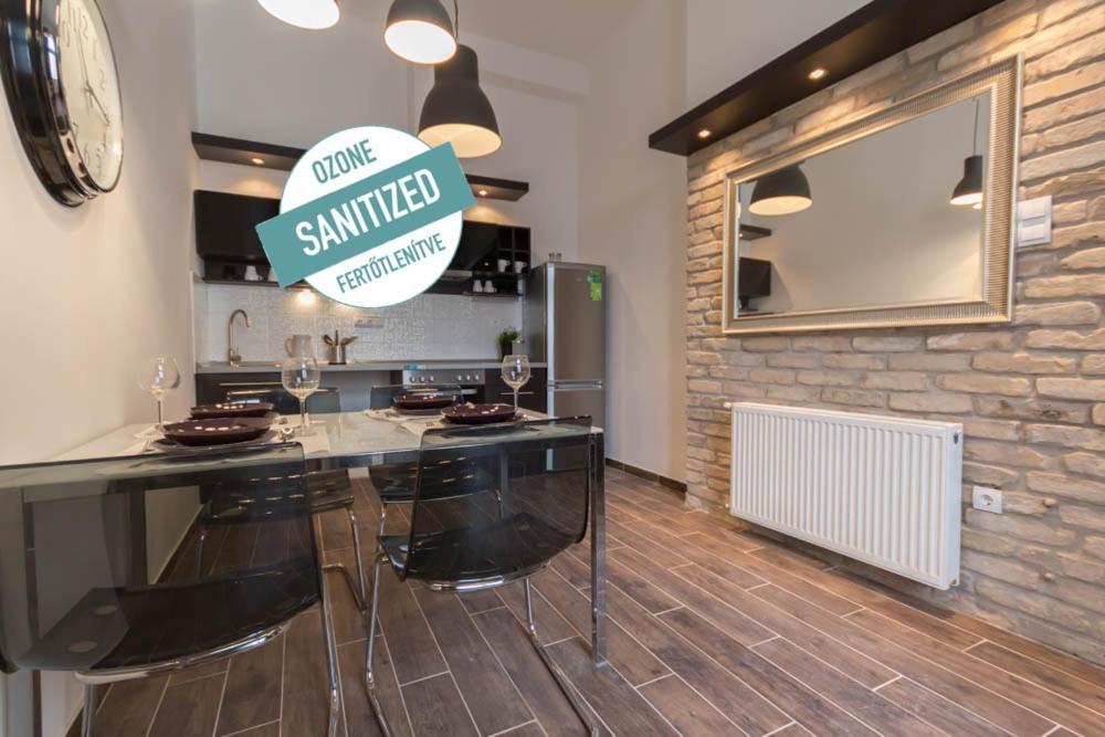 Luxury Apartment by Hi5-Városház Suite Budapest Esterno foto